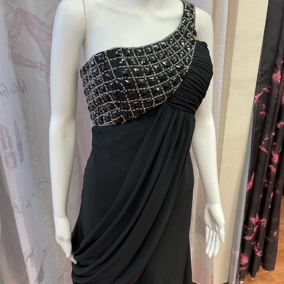 Long one shoulder black chiffon dress size 6 beaded top nwt - Picture 2 of 7